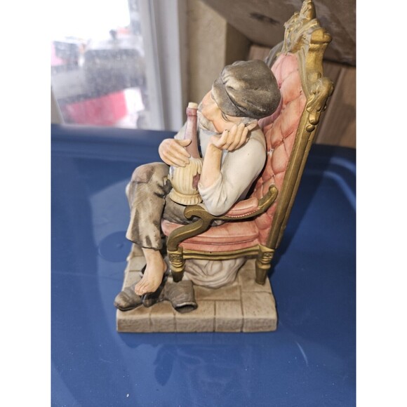 RARE Signed Pucci Capodimonte Porcelain Figurine “The Italian Drunk Musician” - Picture 2 of 4